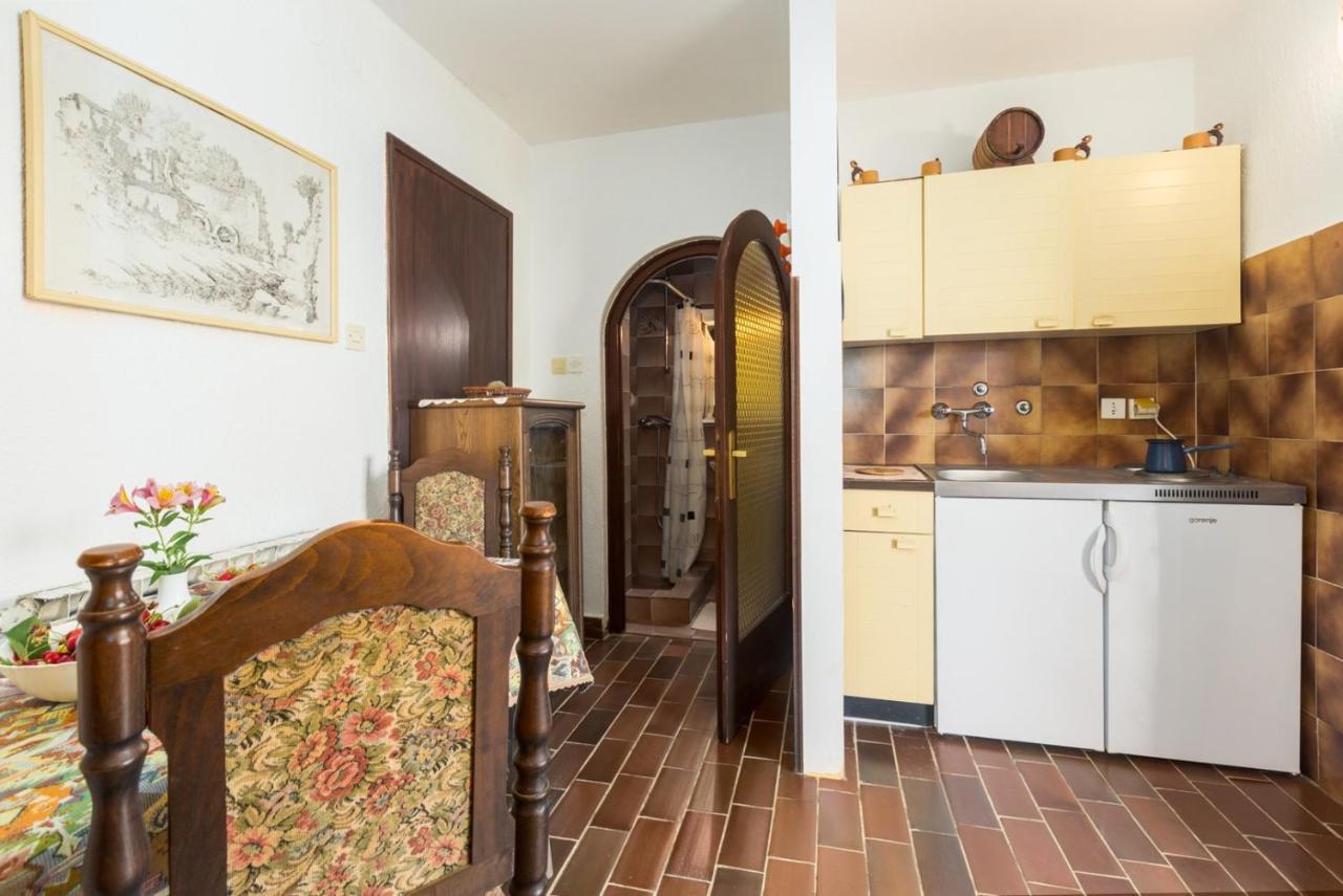 Anamarija Apartments Near The Beach And The Fantastic Adria Sea With Over 10 Small Islands Close By Funtana Εξωτερικό φωτογραφία