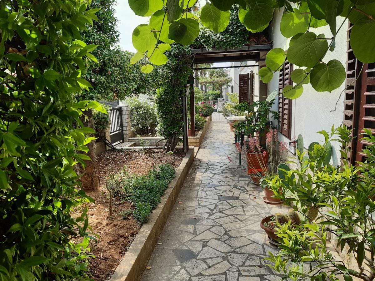 Anamarija Apartments Near The Beach And The Fantastic Adria Sea With Over 10 Small Islands Close By Funtana Εξωτερικό φωτογραφία
